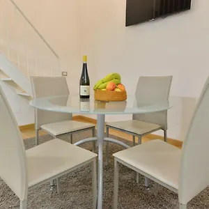 Izzhome Full Center Cozy , Cagliari Italia