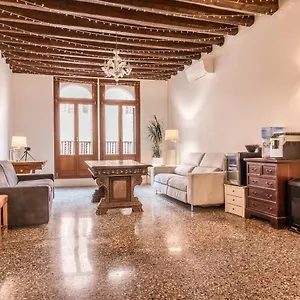 https://palazzo-daponte.hotelslidodijesolo.com